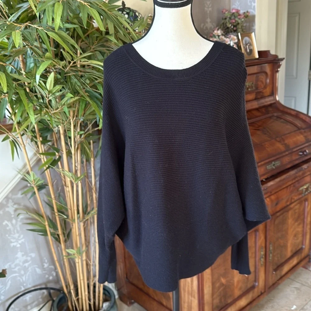 CARMEN by MARC VALVO ladies pull over a crewneck long sleeve black sweater MED - Picture 13 of 14